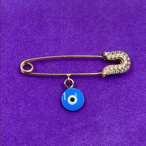 💛 10k Gold Safety Pin Brooch with Blue Evil Eye Charm